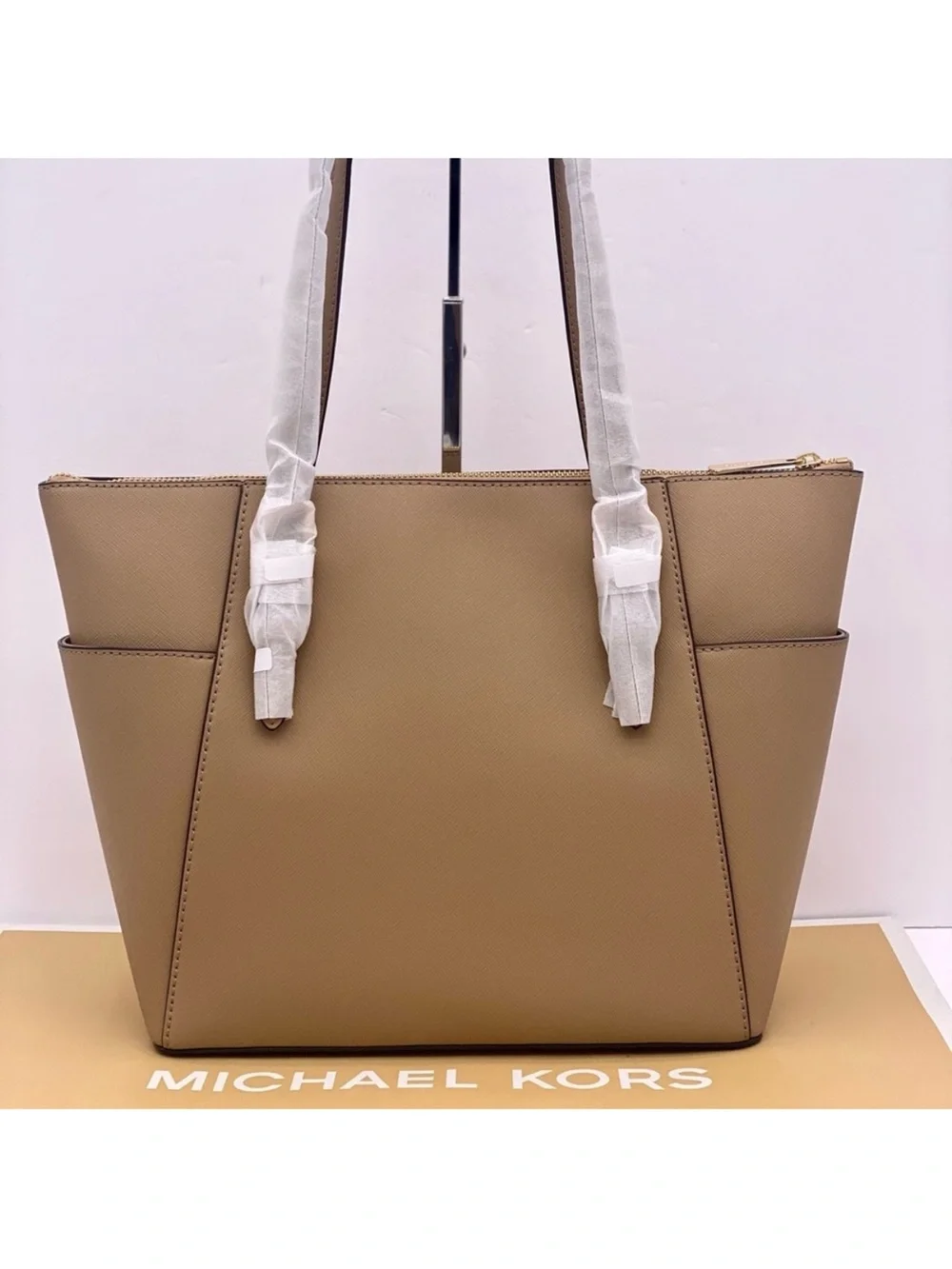 MICHAEL KORS CHARLOTTE LARGE TOP ZIP TOTE SHOULDER BAG CAMEL COLOR